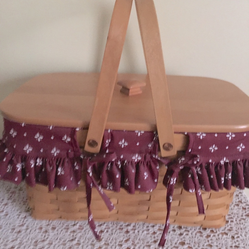 Longaberger Basket,  the inside measures 12”x 9”x7”Ht